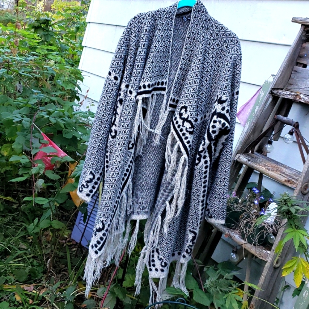 Nema Shawl Sweater Boho Fringe Lagenlook 4x Wrap Black Grey pattern XL One SIZE